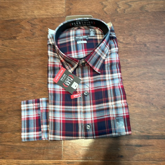 Van Heusen dress shirt - Picture 1 of 3